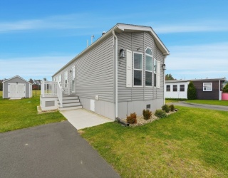 7 1st Ave, Westfield, Massachusetts, 2 Bedrooms Bedrooms, 4 Rooms Rooms,2 BathroomsBathrooms,Residential,For Sale,1st Ave,73454457