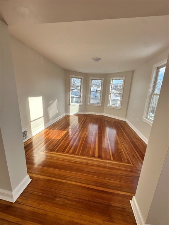25 Bennett St, Beverly, Massachusetts, 3 Bedrooms Bedrooms, 5 Rooms Rooms,1 BathroomBathrooms,Residential Lease,For Rent,Bennett St,73465560