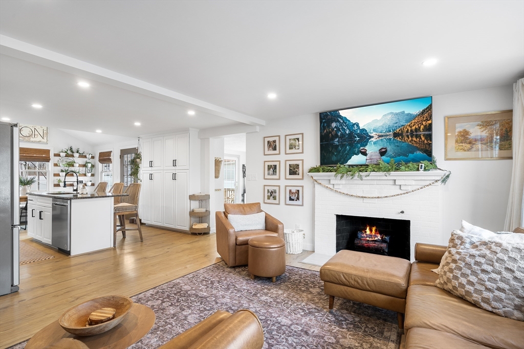 20 Powell St, Boston, Massachusetts, 4 Bedrooms Bedrooms, 8 Rooms Rooms,3 BathroomsBathrooms,Residential,For Sale,Powell St,73465579