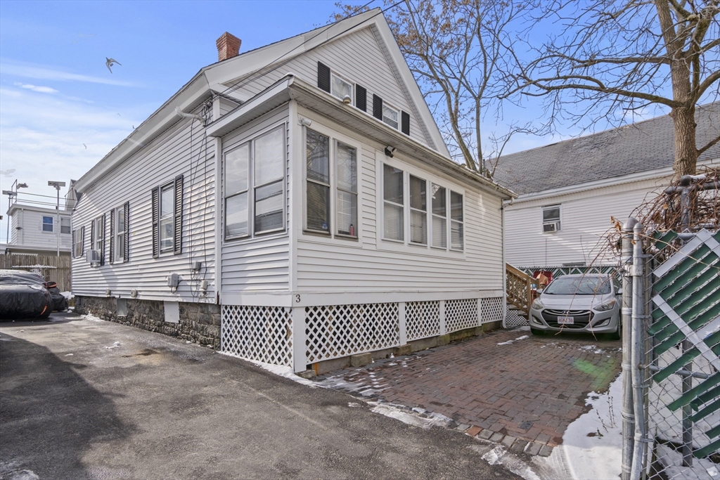 3 Butman Place, Lowell, Massachusetts, 4 Bedrooms Bedrooms, 6 Rooms Rooms,1 BathroomBathrooms,Residential,For Sale,Butman Place,73465621