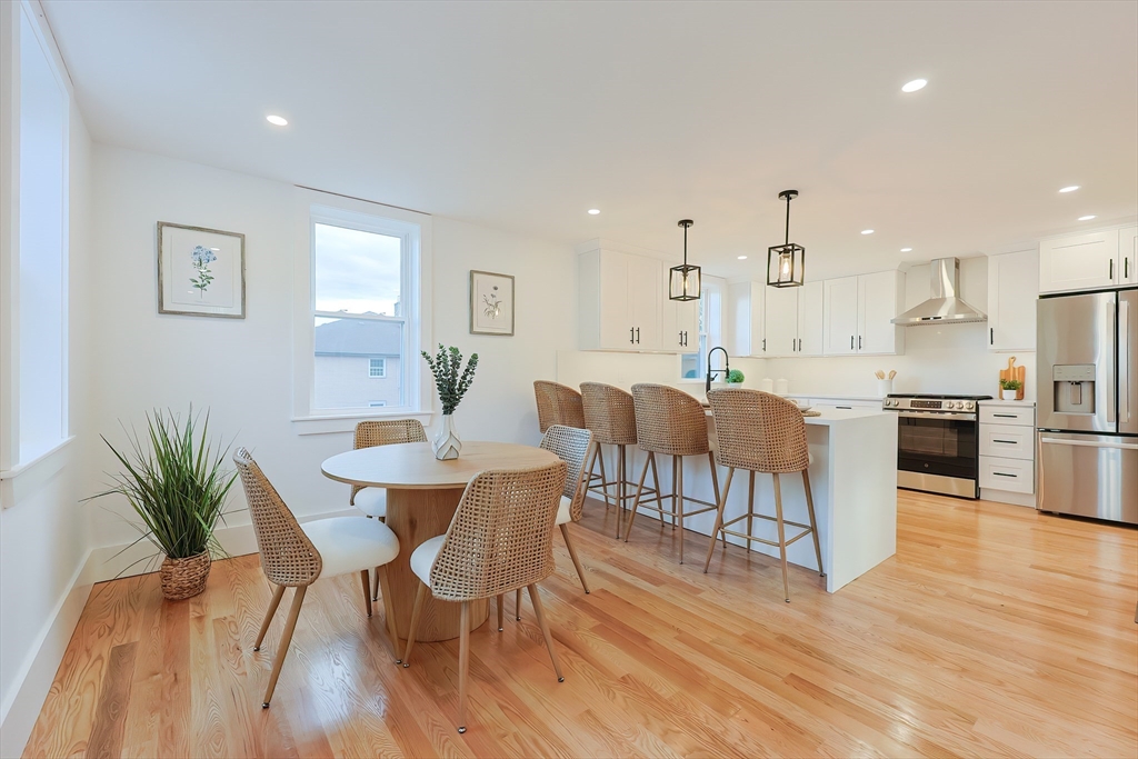 3 Arlington St, Amesbury, Massachusetts, 3 Bedrooms Bedrooms, 8 Rooms Rooms,3 BathroomsBathrooms,Residential,For Sale,Arlington St,73465607