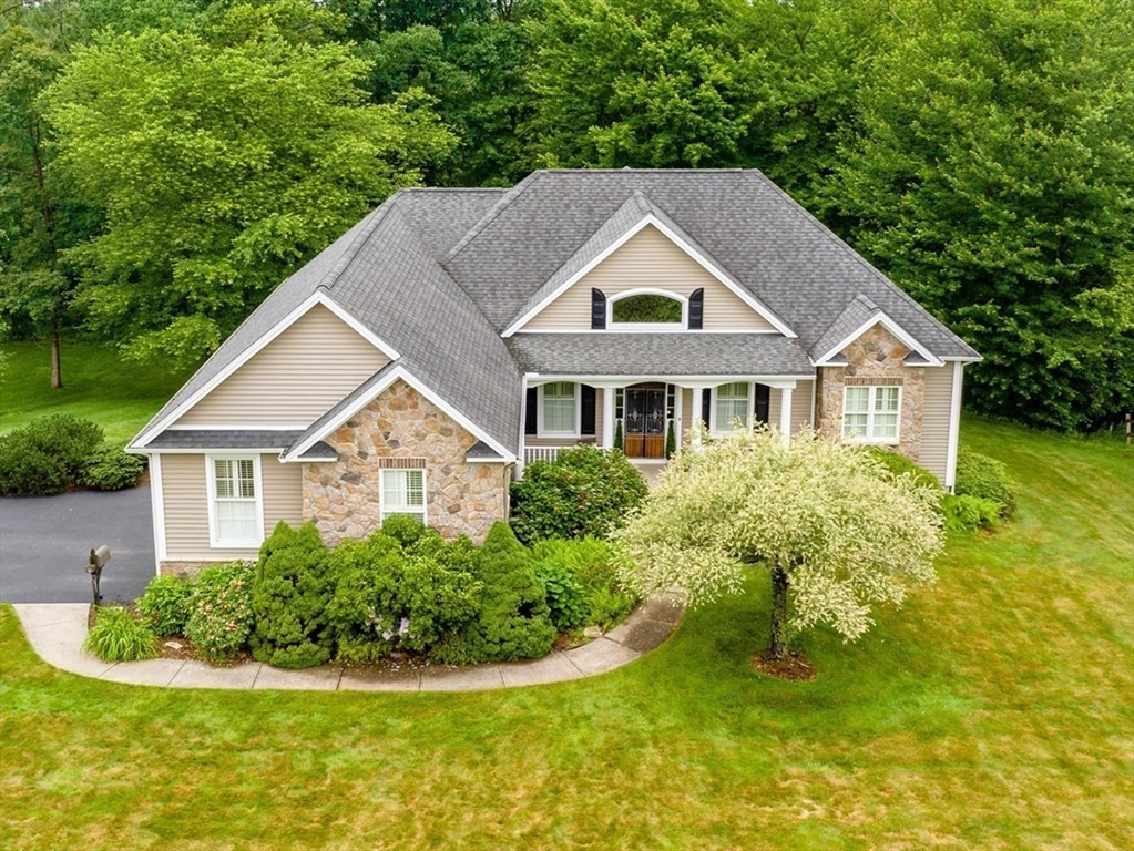 9 Windsor Lane, East Longmeadow, Massachusetts, 3 Bedrooms Bedrooms, 7 Rooms Rooms,3.5 BathroomsBathrooms,Residential,For Sale,Windsor Lane,73390987