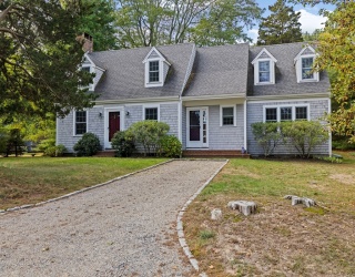 74 Abrams Hill Rd, Duxbury, Massachusetts, 3 Bedrooms Bedrooms, 7 Rooms Rooms,2.5 BathroomsBathrooms,Residential,For Sale,Abrams Hill Rd,73446397