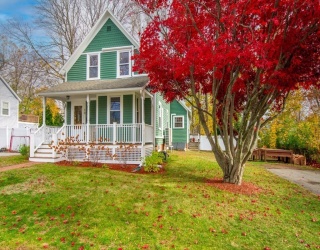 10 Eaton Street, Reading, Massachusetts, 3 Bedrooms Bedrooms, 6 Rooms Rooms,1.5 BathroomsBathrooms,Residential,For Sale,Eaton Street,73454766