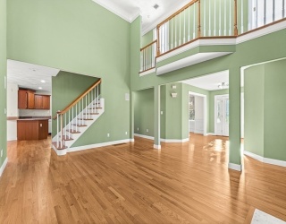 109 Meadow Creek Dr, Dracut, Massachusetts, 4 Bedrooms Bedrooms, 10 Rooms Rooms,3.5 BathroomsBathrooms,Residential,For Sale,Meadow Creek Dr,73465742