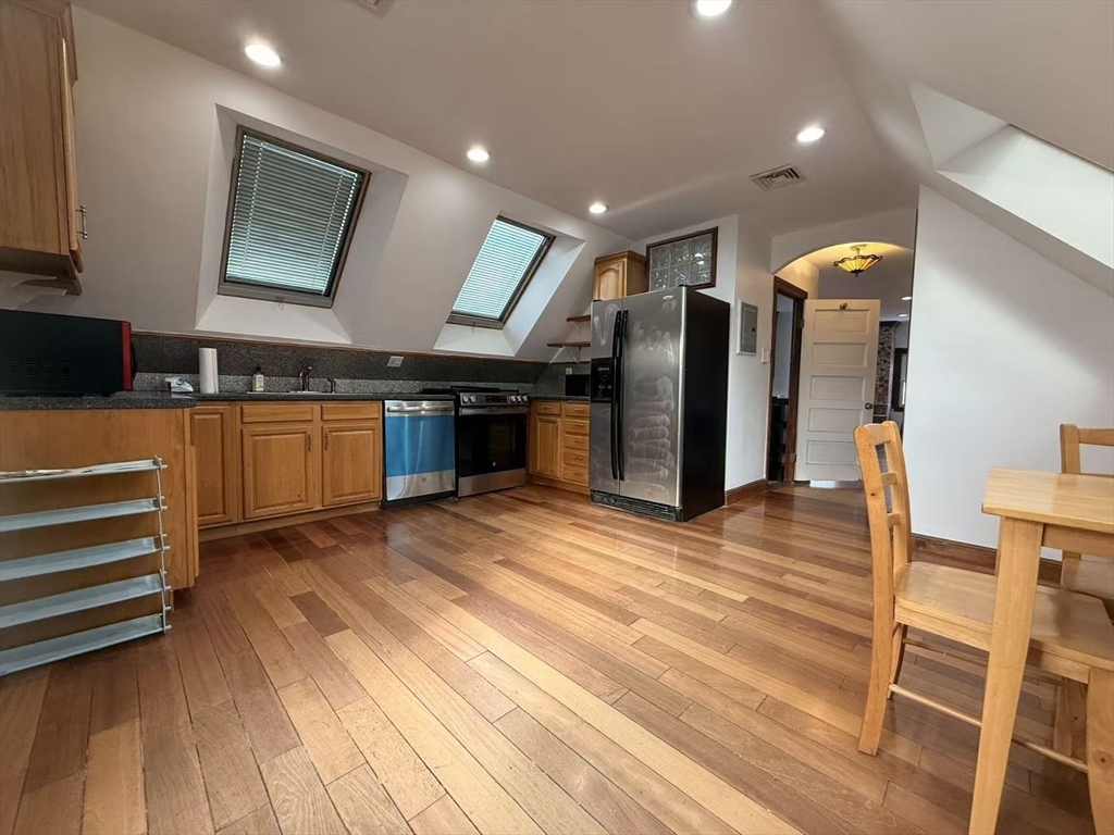 18 Sparhawk, Boston, Massachusetts, 2 Bedrooms Bedrooms, 4 Rooms Rooms,1 BathroomBathrooms,Residential Lease,For Rent,Sparhawk,73465763