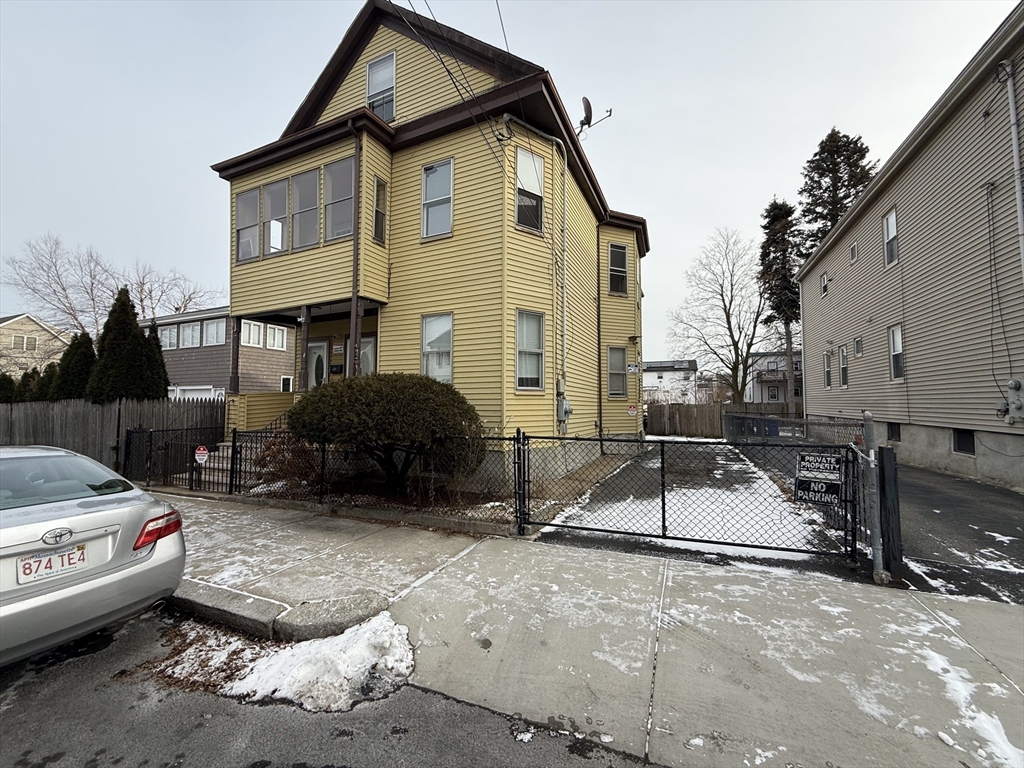 141-143 Boylston St, Malden, Massachusetts, 2 Bedrooms Bedrooms, 3 Rooms Rooms,1 BathroomBathrooms,Residential Lease,For Rent,Boylston St,73465759