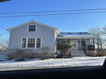 74 Saugus, Saugus, Massachusetts, 3 Bedrooms Bedrooms, 6 Rooms Rooms,1.5 BathroomsBathrooms,Residential Lease,For Rent,Saugus,73465783