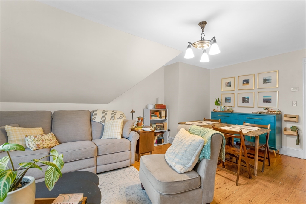 5 Wenham St, Boston, Massachusetts, 2 Bedrooms Bedrooms, 4 Rooms Rooms,1 BathroomBathrooms,Residential Lease,For Rent,Wenham St,73465814