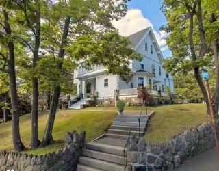 28 Columbus Ave, Beverly, Massachusetts, 1 Bedroom Bedrooms, 3 Rooms Rooms,1 BathroomBathrooms,Residential,For Sale,Columbus Ave,73465806