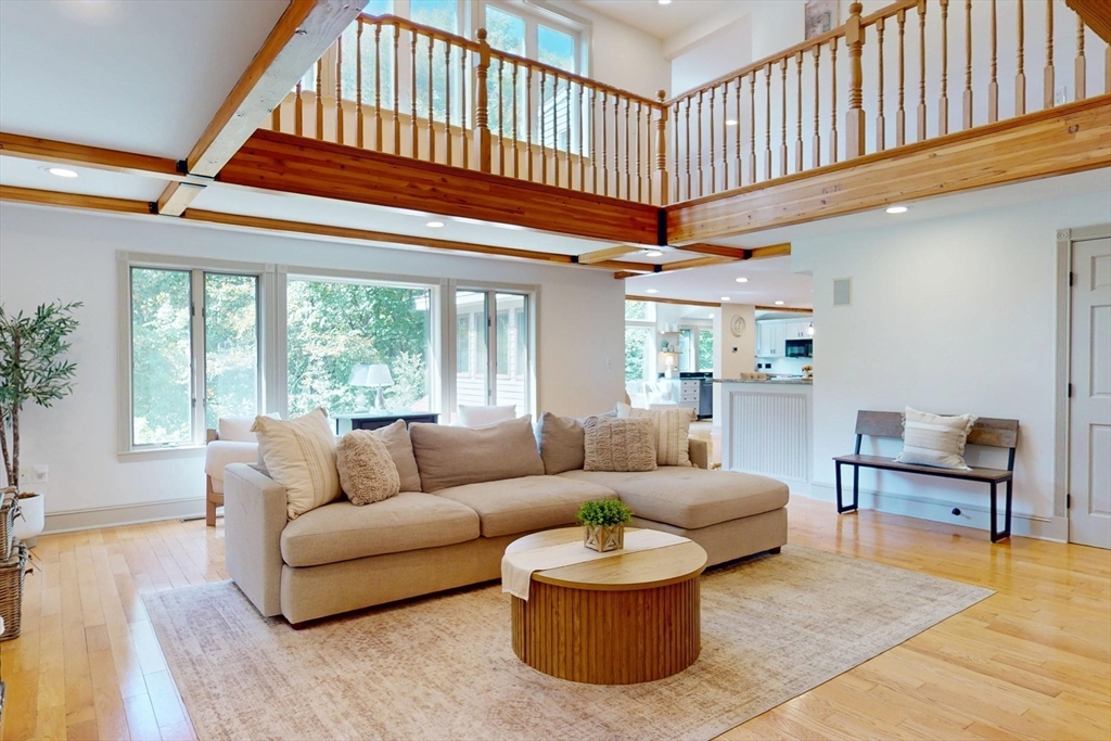 22 Old Cambridge Turnpike, Lincoln, Massachusetts, 4 Bedrooms Bedrooms, 10 Rooms Rooms,4 BathroomsBathrooms,Residential,For Sale,Old Cambridge Turnpike,73465831