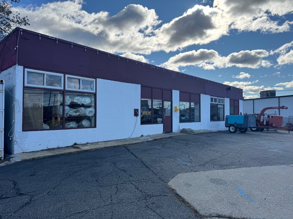 924 Boston Providence, Norwood, Massachusetts, ,Commercial Sale,For Sale,Boston Providence,73465850