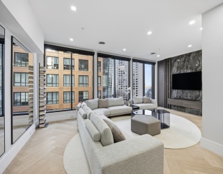 125 Broad St, Boston, Massachusetts, 3 Bedrooms Bedrooms, 10 Rooms Rooms,3.5 BathroomsBathrooms,Residential Lease,For Rent,Broad St,73465852