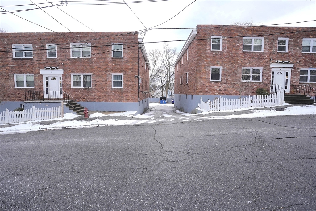 18 Waugh St, Lowell, Massachusetts, 2 Bedrooms Bedrooms, 5 Rooms Rooms,1 BathroomBathrooms,Residential Lease,For Rent,Waugh St,73465860