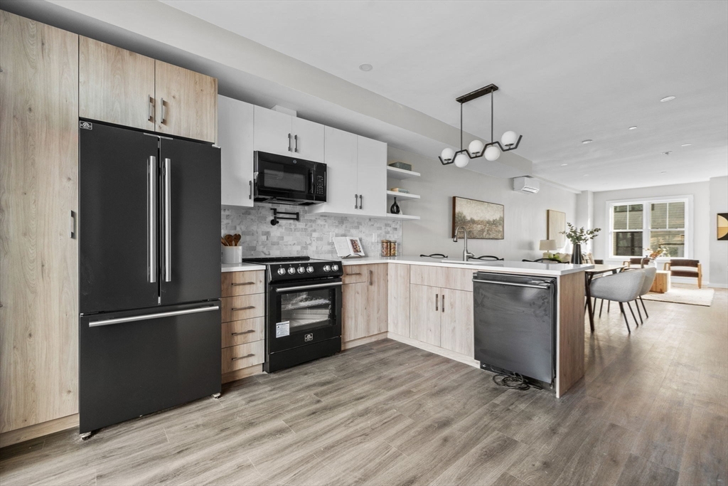 33 Copeland, Boston, Massachusetts, 3 Bedrooms Bedrooms, 6 Rooms Rooms,2.5 BathroomsBathrooms,Residential,For Sale,Copeland,73465873