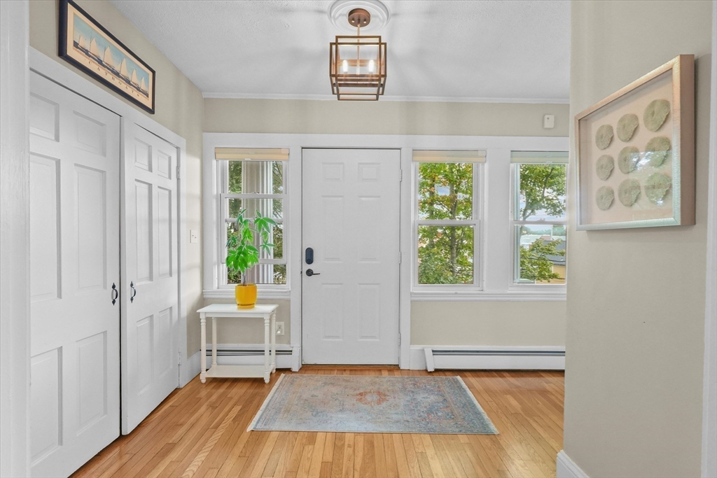 201 Humphrey St, Marblehead, Massachusetts, 2 Bedrooms Bedrooms, 5 Rooms Rooms,1 BathroomBathrooms,Residential,For Sale,Humphrey St,73465768