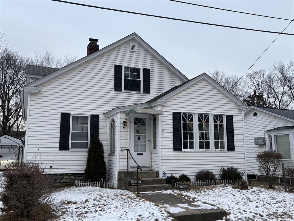 41 Amesbury Street, Worcester, Massachusetts, 2 Bedrooms Bedrooms, 5 Rooms Rooms,1.5 BathroomsBathrooms,Residential Lease,For Rent,Amesbury Street,73465913