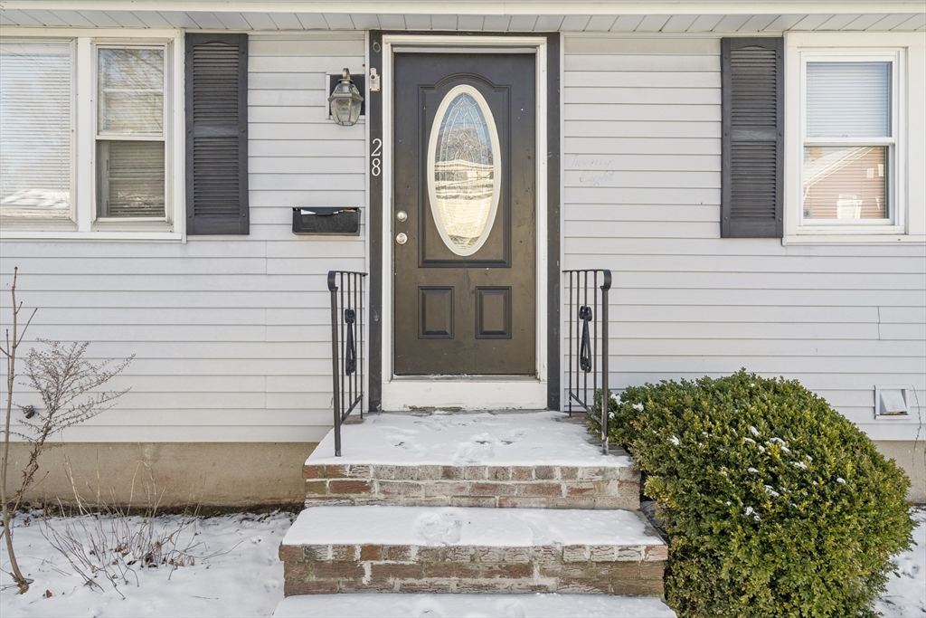 28 Frost Ave, Brockton, Massachusetts, 3 Bedrooms Bedrooms, 6 Rooms Rooms,1.5 BathroomsBathrooms,Residential Lease,For Rent,Frost Ave,73465953