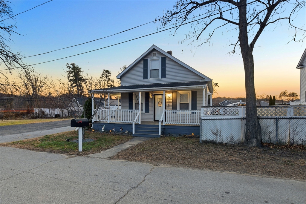 14 Mount Pleasant Ave, Dracut, Massachusetts, 3 Bedrooms Bedrooms, 5 Rooms Rooms,2 BathroomsBathrooms,Residential Lease,For Rent,Mount Pleasant Ave,73465966