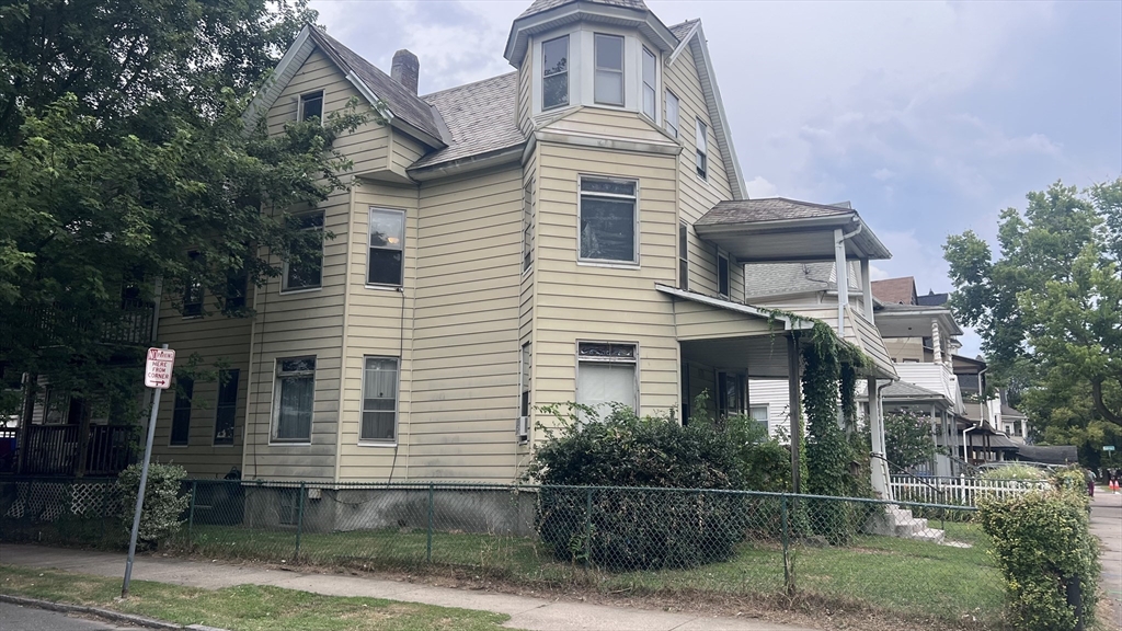 482 Chestnut St, Springfield, Massachusetts, 9 Bedrooms Bedrooms, 17 Rooms Rooms,3 BathroomsBathrooms,Residential Income,For Sale,Chestnut St,73418159