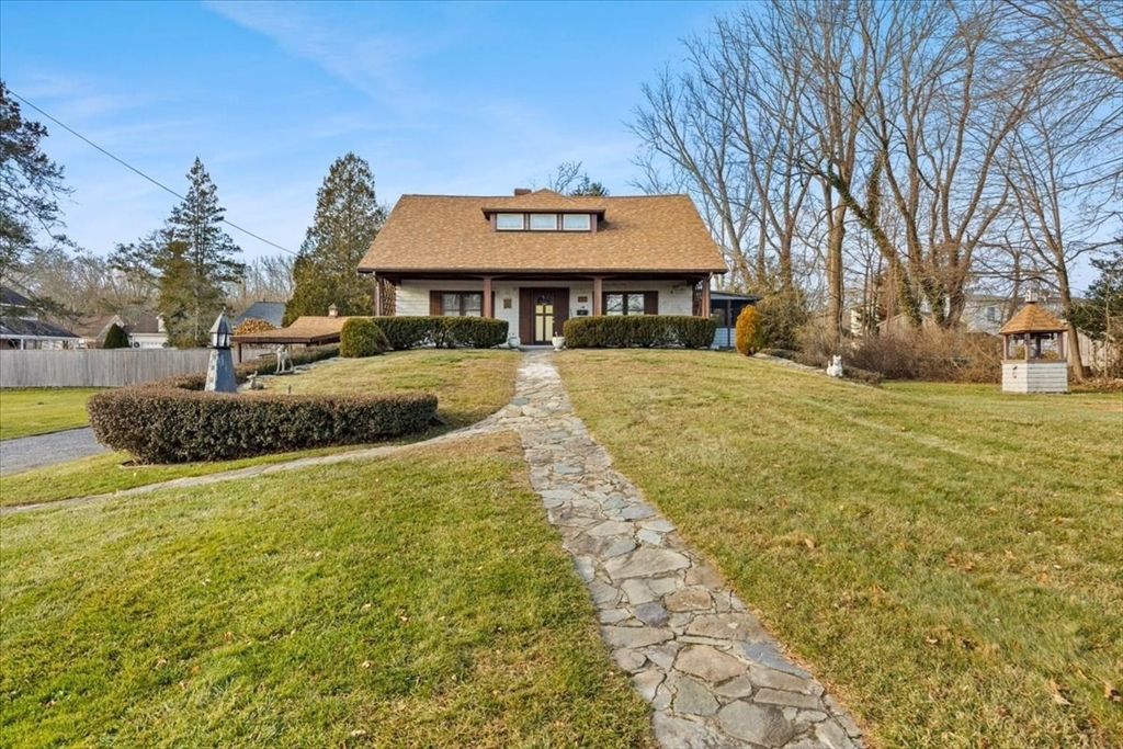 15 Seaview Ave, Swansea, Massachusetts, 3 Bedrooms Bedrooms, 7 Rooms Rooms,1.5 BathroomsBathrooms,Residential,For Sale,Seaview Ave,73465992