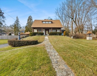 15 Seaview Ave, Swansea, Massachusetts, 3 Bedrooms Bedrooms, 7 Rooms Rooms,1.5 BathroomsBathrooms,Residential,For Sale,Seaview Ave,73465992