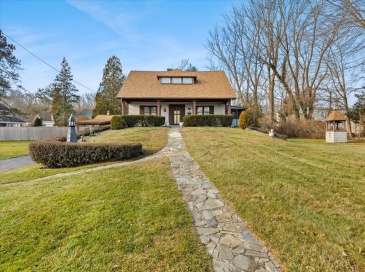 15 Seaview Ave, Swansea, Massachusetts, 3 Bedrooms Bedrooms, 7 Rooms Rooms,1.5 BathroomsBathrooms,Residential,For Sale,Seaview Ave,73465992