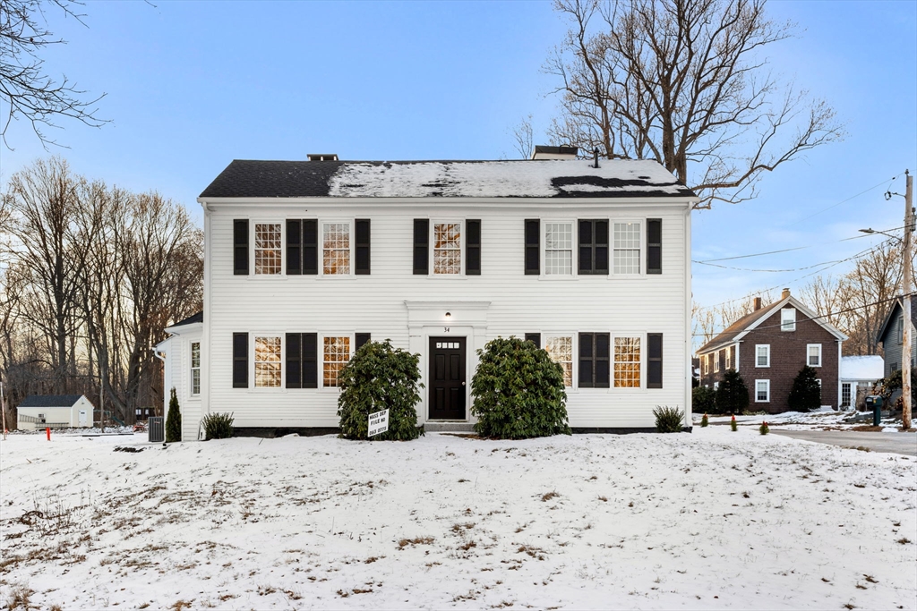 34 Central, Rowley, Massachusetts, 2 Bedrooms Bedrooms, 5 Rooms Rooms,1 BathroomBathrooms,Residential,For Sale,Central,73466009