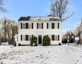 34 Central, Rowley, Massachusetts, 2 Bedrooms Bedrooms, 5 Rooms Rooms,1 BathroomBathrooms,Residential,For Sale,Central,73466009