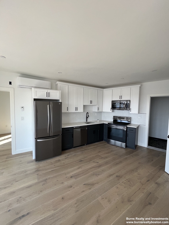 144 Old Colony Ave, Boston, Massachusetts, 1 Bedroom Bedrooms, 3 Rooms Rooms,1 BathroomBathrooms,Residential Lease,For Rent,Old Colony Ave,73466066