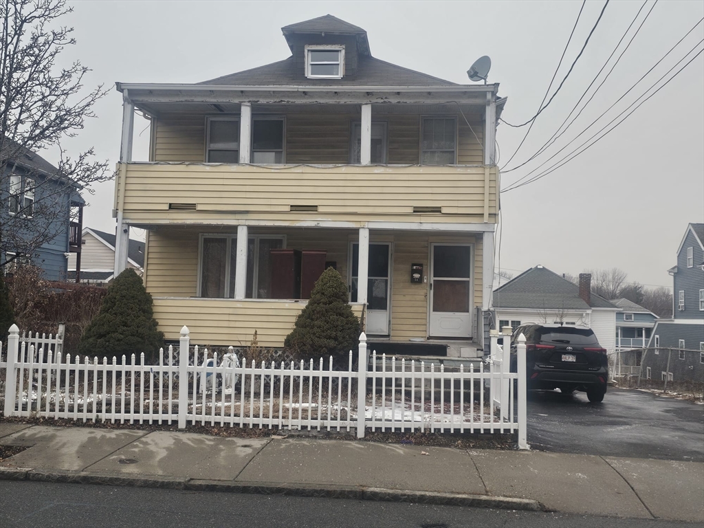 52 Fuller St, Everett, Massachusetts, 3 Bedrooms Bedrooms, 5 Rooms Rooms,1 BathroomBathrooms,Residential Lease,For Rent,Fuller St,73466065