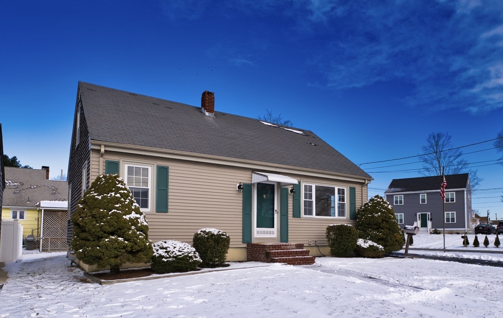 303 Cummington St, New Bedford, Massachusetts, 2 Bedrooms Bedrooms, 4 Rooms Rooms,1 BathroomBathrooms,Residential,For Sale,Cummington St,73466102