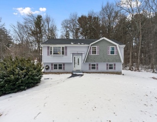 31 Burlington Ave, Wilmington, Massachusetts, 3 Bedrooms Bedrooms, 5 Rooms Rooms,2 BathroomsBathrooms,Residential,For Sale,Burlington Ave,73466105