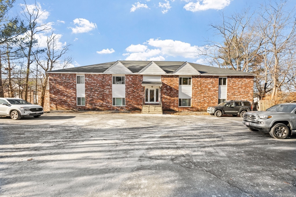 212 Fisher St, North Attleboro, Massachusetts, 2 Bedrooms Bedrooms, 5 Rooms Rooms,1 BathroomBathrooms,Residential,For Sale,Fisher St,73466104