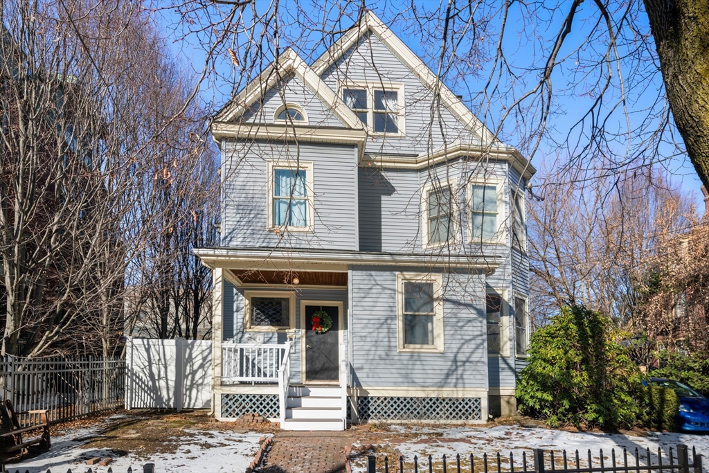 7 Russell Street, Cambridge, Massachusetts, 2 Bedrooms Bedrooms, 4 Rooms Rooms,1 BathroomBathrooms,Residential,For Sale,Russell Street,73466145