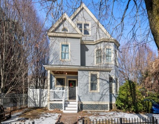 7 Russell Street, Cambridge, Massachusetts, 2 Bedrooms Bedrooms, 4 Rooms Rooms,1 BathroomBathrooms,Residential,For Sale,Russell Street,73466145
