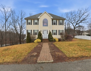 233 Bartholomew Street, Peabody, Massachusetts, 3 Bedrooms Bedrooms, 8 Rooms Rooms,2.5 BathroomsBathrooms,Residential,For Sale,Bartholomew Street,73466156