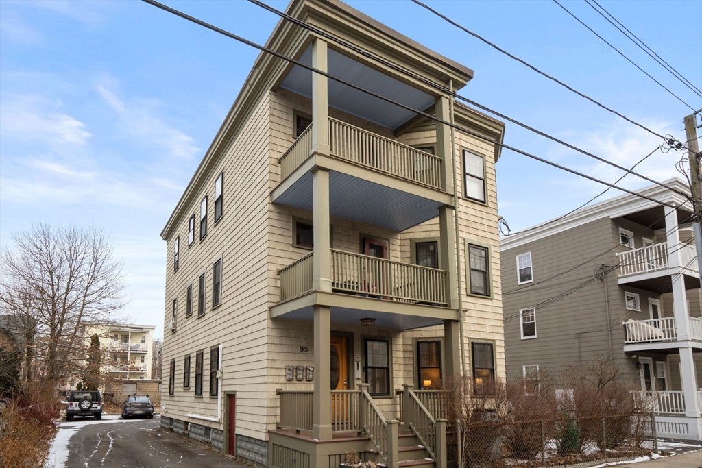 95-97 Jackson Street, Cambridge, Massachusetts, 2 Bedrooms Bedrooms, 5 Rooms Rooms,1 BathroomBathrooms,Residential,For Sale,Jackson Street,73466207