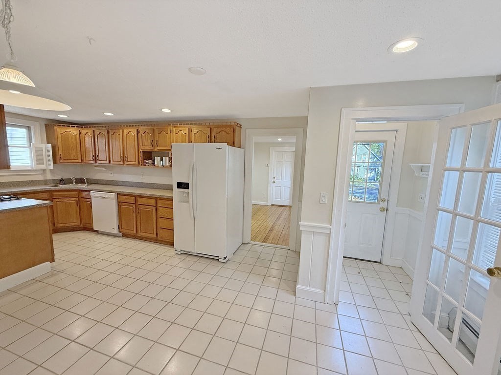 52 Littleton Rd, Chelmsford, Massachusetts, 2 Bedrooms Bedrooms, 5 Rooms Rooms,1 BathroomBathrooms,Residential Lease,For Rent,Littleton Rd,73466161
