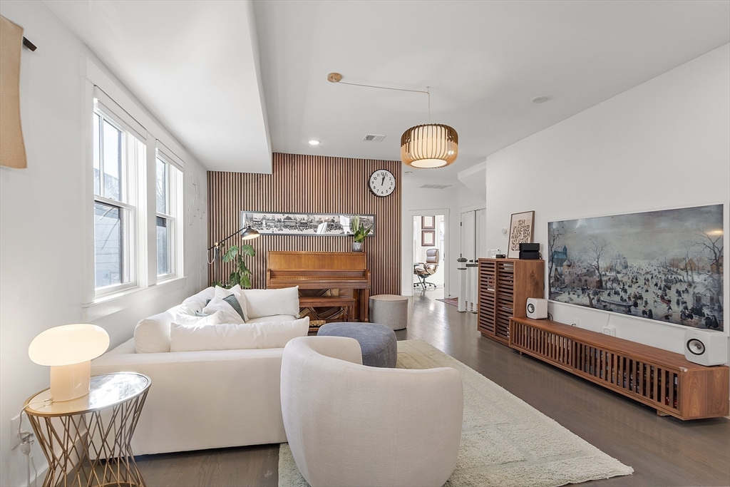 13 Richdale Ave, Somerville, Massachusetts, 3 Bedrooms Bedrooms, 6 Rooms Rooms,2 BathroomsBathrooms,Residential,For Sale,Richdale Ave,73466073