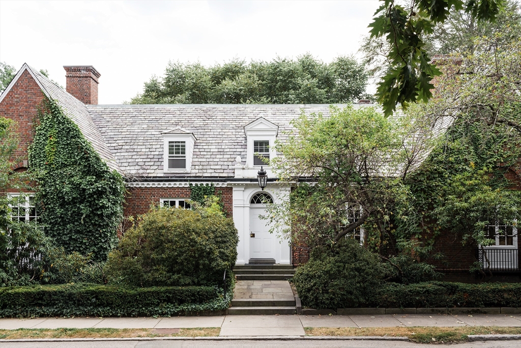 180 Ivy St, Brookline, Massachusetts, 6 Bedrooms Bedrooms, 36 Rooms Rooms,6.5 BathroomsBathrooms,Residential,For Sale,Ivy St,73466199