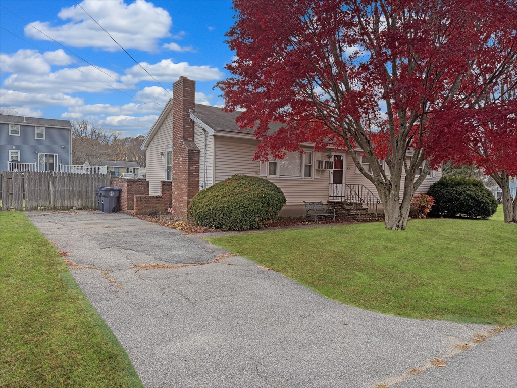 49 Golf Ave, Methuen, Massachusetts, 3 Bedrooms Bedrooms, 5 Rooms Rooms,1 BathroomBathrooms,Residential,For Sale,Golf Ave,73454465