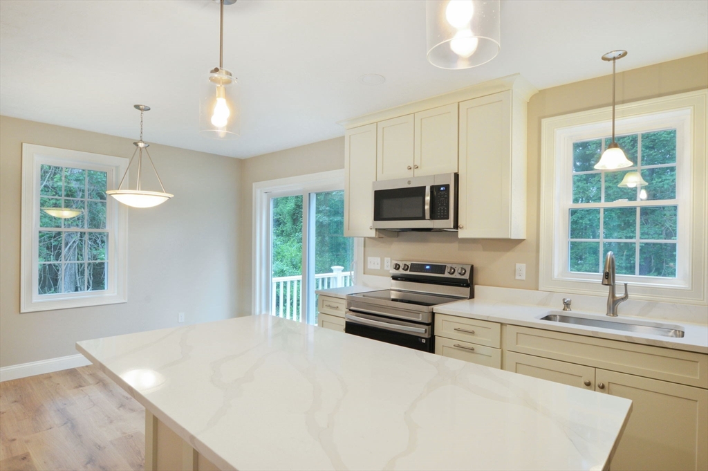 137 Highland, Middleboro, Massachusetts, 3 Bedrooms Bedrooms, 7 Rooms Rooms,2.5 BathroomsBathrooms,Residential,For Sale,Highland,73452926