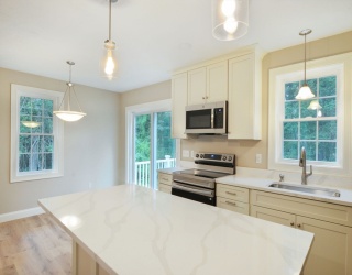 137 Highland, Middleboro, Massachusetts, 3 Bedrooms Bedrooms, 7 Rooms Rooms,2.5 BathroomsBathrooms,Residential,For Sale,Highland,73452926