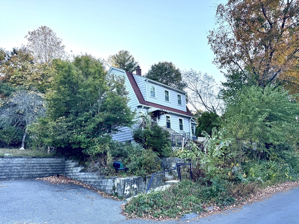 4 Ardmore Ave, Burlington, Massachusetts, 2 Bedrooms Bedrooms, 5 Rooms Rooms,2 BathroomsBathrooms,Residential,For Sale,Ardmore Ave,73442301