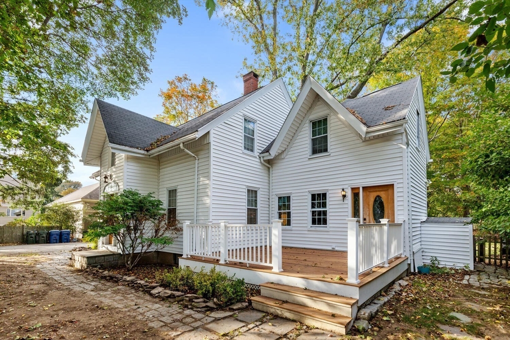 11 Holten St, Danvers, Massachusetts, 4 Bedrooms Bedrooms, 10 Rooms Rooms,2 BathroomsBathrooms,Residential Income,For Sale,Holten St,73441521