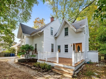 11 Holten St, Danvers, Massachusetts, 4 Bedrooms Bedrooms, 10 Rooms Rooms,2 BathroomsBathrooms,Residential Income,For Sale,Holten St,73441521