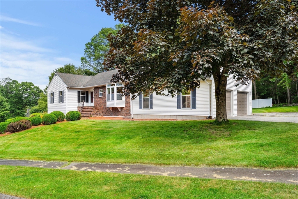 10 Sumac Circle, Holden, Massachusetts, 4 Bedrooms Bedrooms, 7 Rooms Rooms,2.5 BathroomsBathrooms,Residential,For Sale,Sumac Circle,73390246