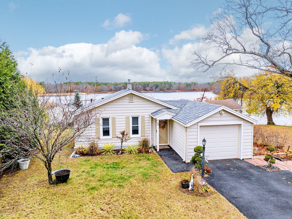 98 Pine Grove St, Springfield, Massachusetts, 3 Bedrooms Bedrooms, 6 Rooms Rooms,1 BathroomBathrooms,Residential,For Sale,Pine Grove St,73456589