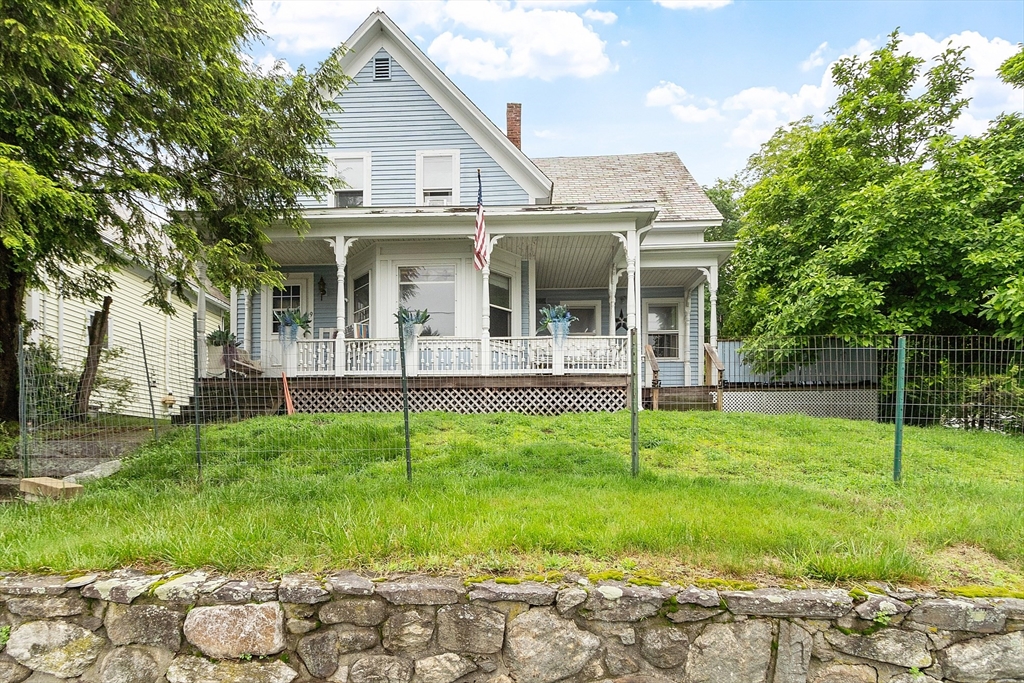 9 Pleasant St, Lunenburg, Massachusetts, 3 Bedrooms Bedrooms, 7 Rooms Rooms,2 BathroomsBathrooms,Residential,For Sale,Pleasant St,73466232